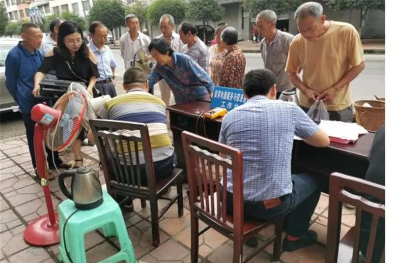 宣漢職業中專學校赴下八鎮開展信息技術咨詢服務，助力精準脫貧攻堅